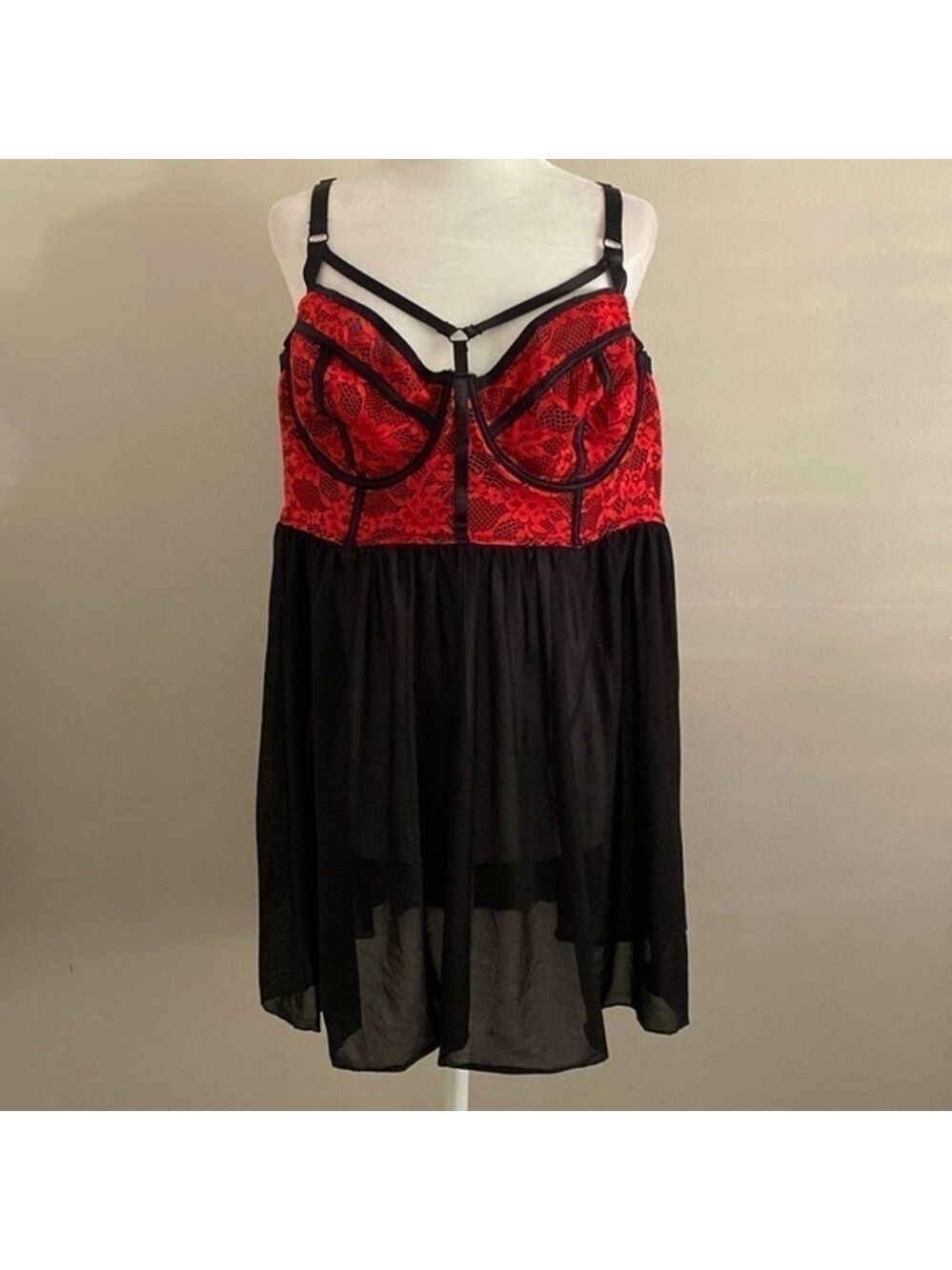 NWOT Torrid bustier lace & mesh Nightie
